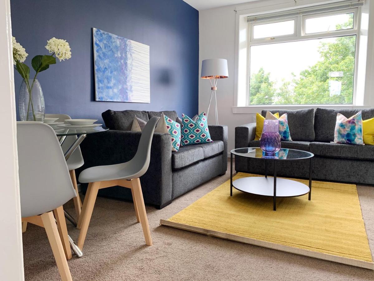Modern And Vibrantly Designed Apartment 马瑟韦尔 外观 照片