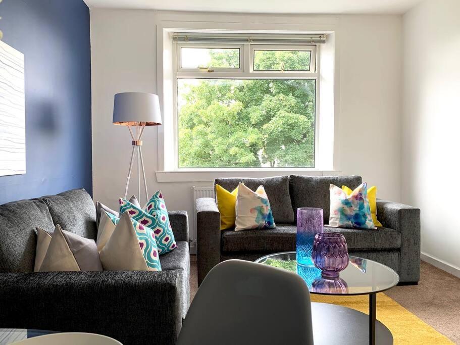 Modern And Vibrantly Designed Apartment 马瑟韦尔 外观 照片